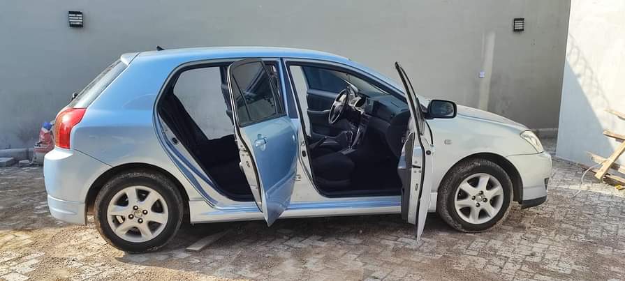 A picture of Toyota Corolla Obama 2006