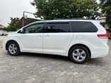 A picture of Toyota sienna tokunbo 2011 model