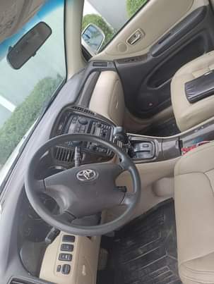 A picture of Toyota Highlander 04 limited edition