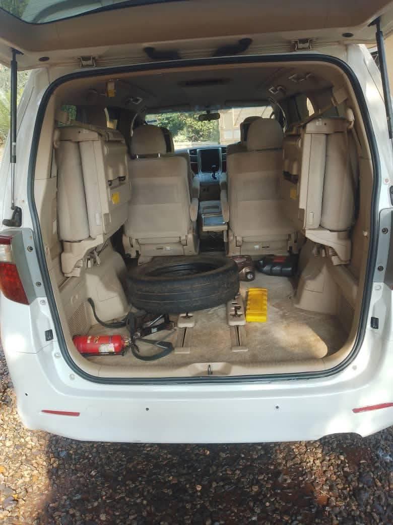 A picture of TOYOTA ALPHARD