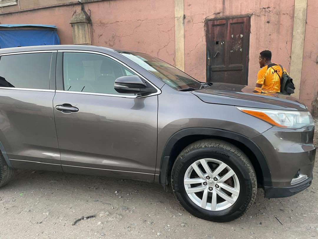 A picture of 2016 Toyota Highlander LE