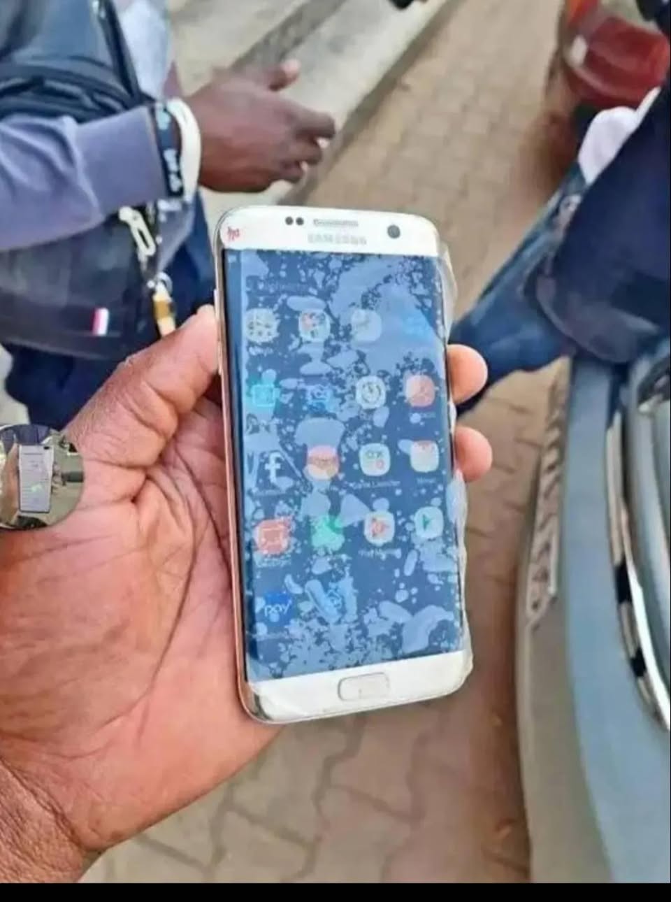 A picture of GALAXY S7 EDGE STOCKAGE 32GB NOUVEAU