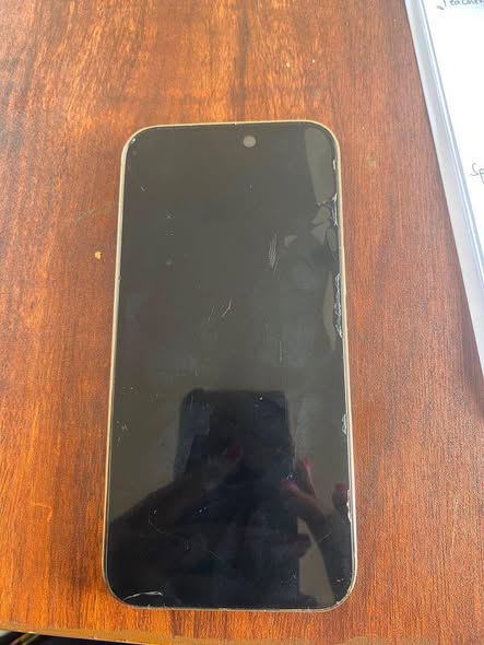 A picture of Iphone 14pro mix 512storage