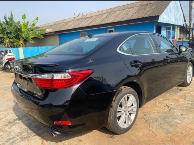 A picture of FOREIGN USEDLEXUS ES 350 2015 PRICE 30M LOCATION LAGOS STATE