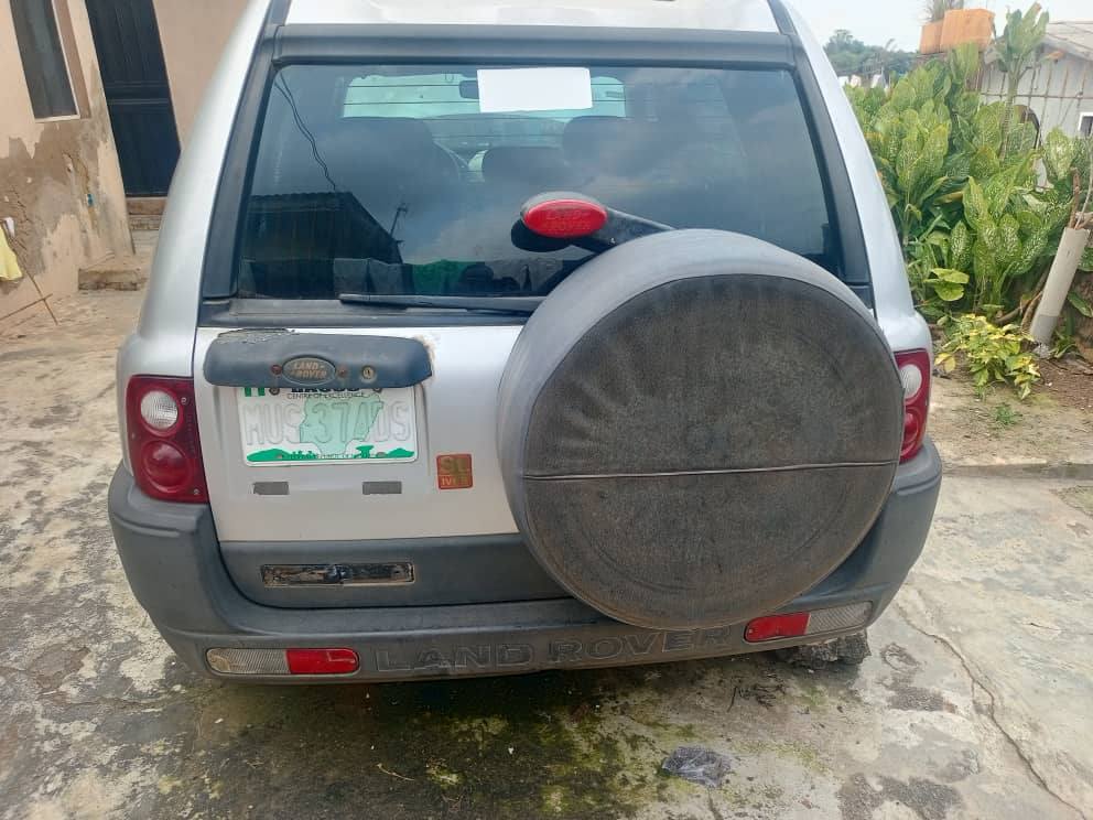 A picture of LandRover Engine and gear AC need attention First body Price