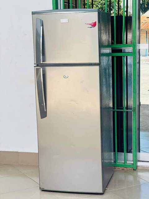 A picture of Nauza fridge yangu ya dukani BOSS lita200 Bado mpya ni