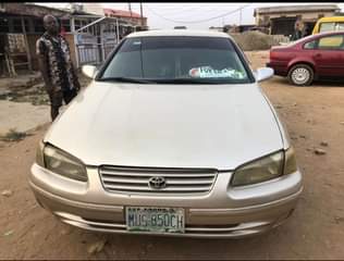 A picture of Toyota Camry 2000 with sound untouched engine gear ac legs