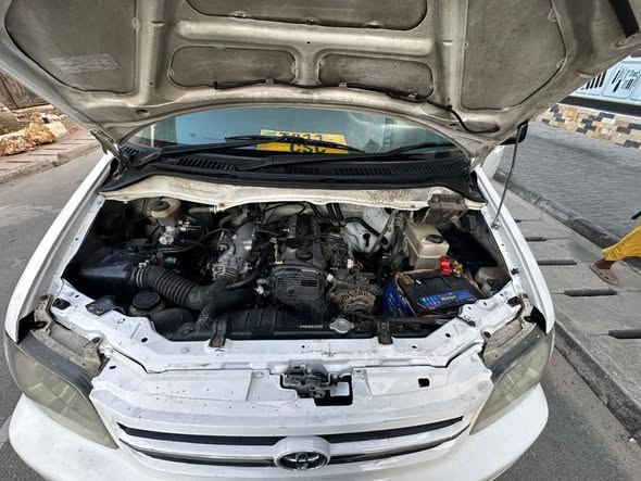 A picture of TOYOTA NOAH SR 50 CC1990 4 WHEEL DRIVE FULL AC