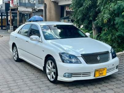 A picture of Toyota crown