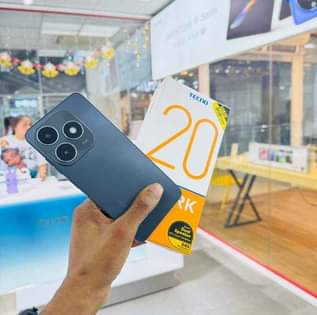 A picture of Tecno spark 20 Mpya full box