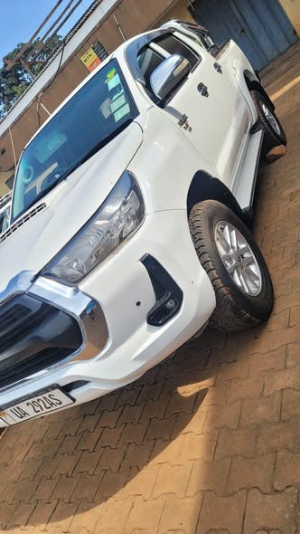 A picture of Hilux Vigo available at 78m Diesel 1KD Manual