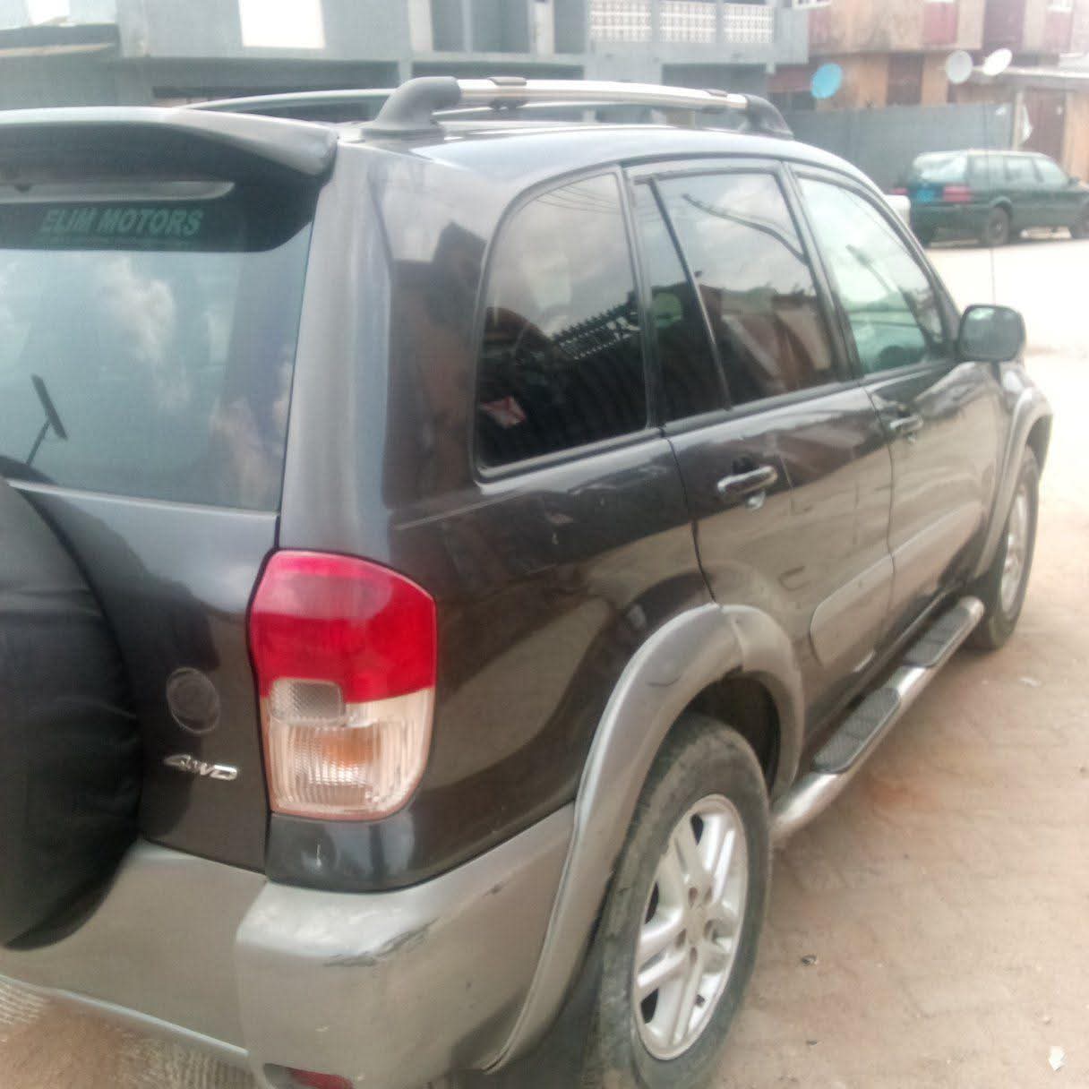 A picture of Toyota RAV4 2004