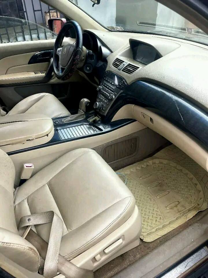 A picture of Acura MDX 2010