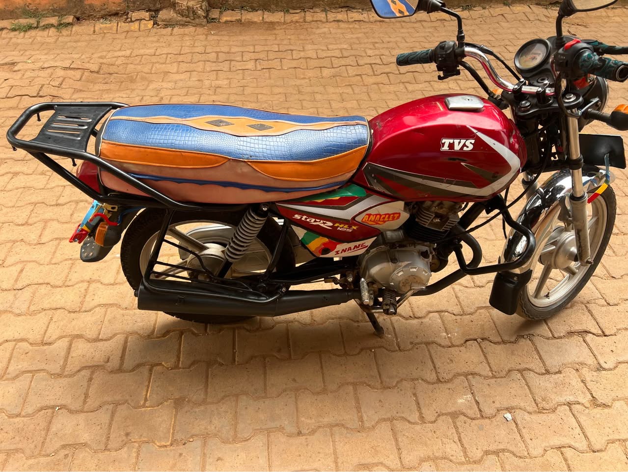 A picture of TVS HLX 125cc
