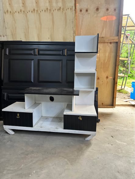 A picture of Nauza show case used clean bei 70000 Location Ubungo call