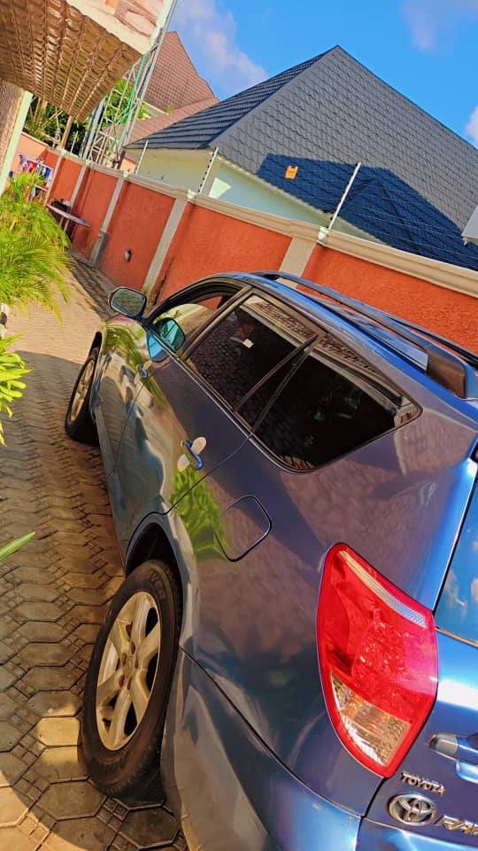 A picture of Honda Rav4 08