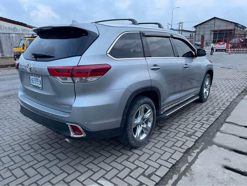 A picture of Toyota Highlander 2015