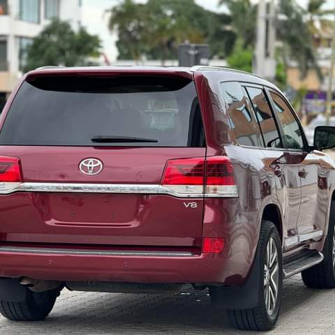 A picture of LANDCRUISER VX