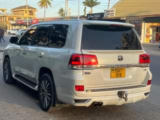 A picture of TOYOTA LANDCRUISER ZX V8 GOOD NEW FOR SELL 120M SO