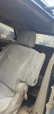 A picture of Toyota sienna 2006 for both transporters and private users 09023388645