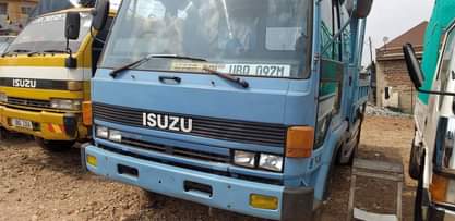 A picture of 2000 Fuso canter lorries carriers Japan Q