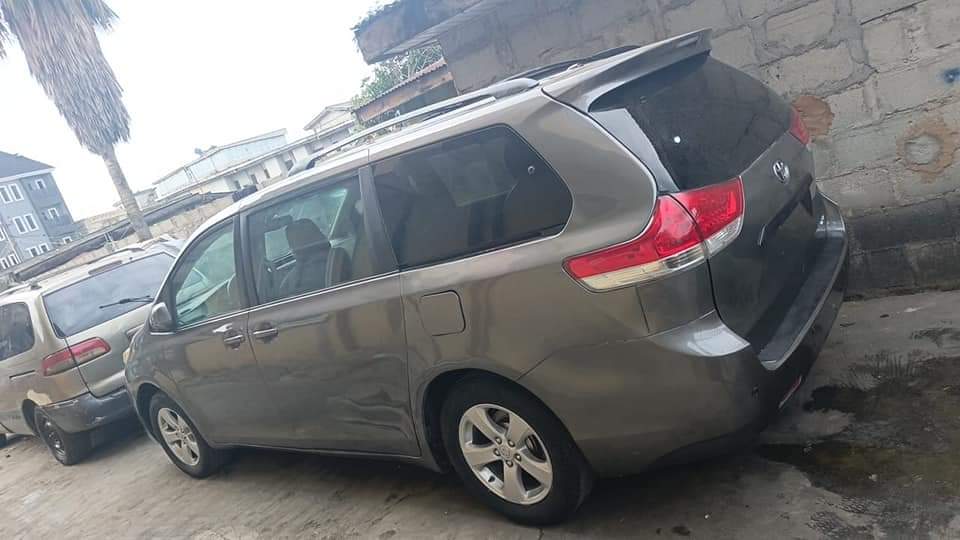A picture of CLEAN REGISTERED 2012 TOYOTA SIENNA LE LEATHER