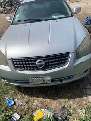 A picture of Nissan Altima 06