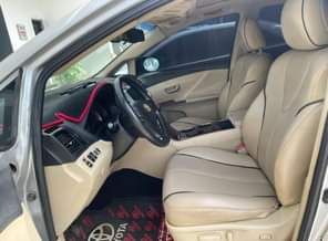 A picture of 2010 Toyota venza fullest option with double Panoramic Thumb start