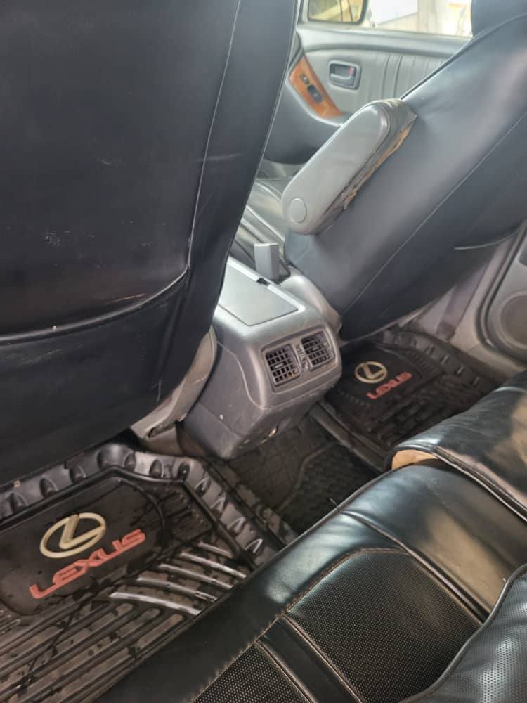 A picture of Dealer market Lexus RX 300 02 Engine and gear Ac