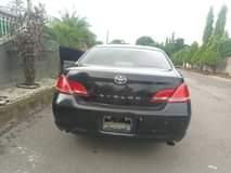 A picture of Extremely super sharp Toyota AVALON 2009 model with untempered Engine