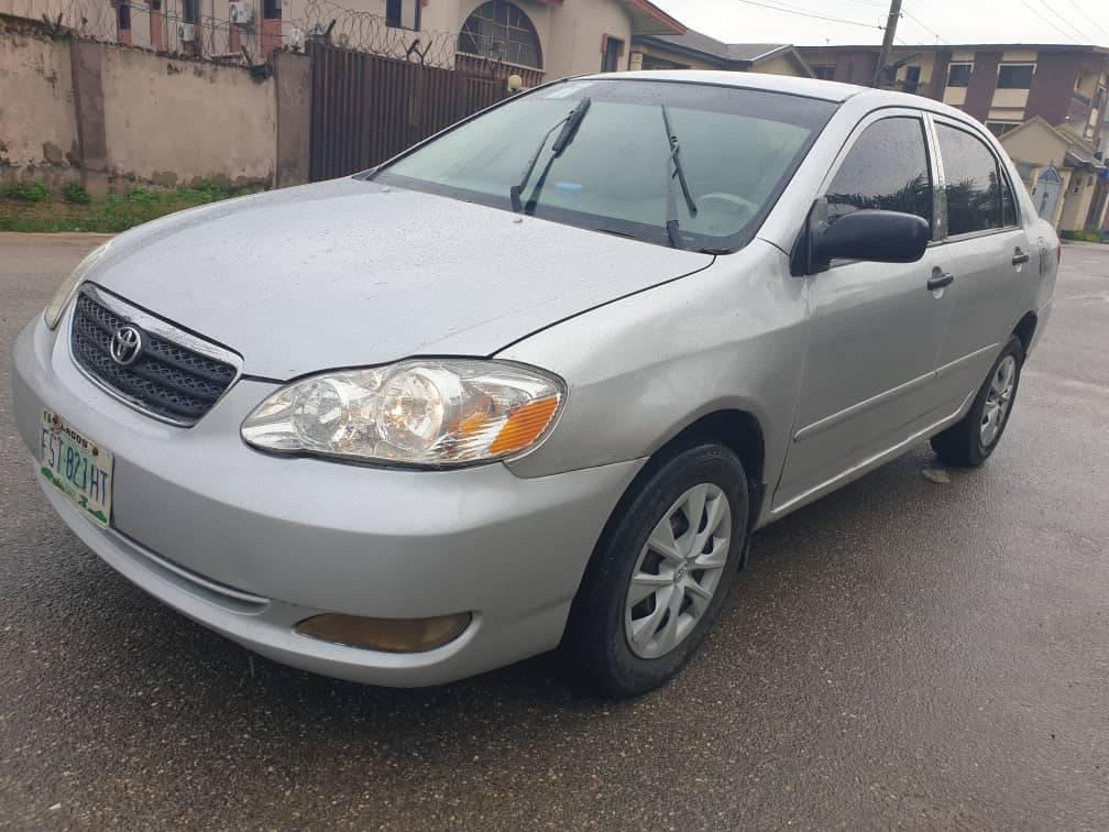 A picture of Toyota Corolla LE 2004
