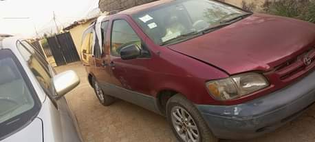 A picture of Toyota sienna 1999 model