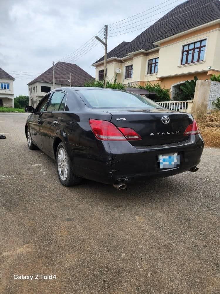 A picture of 2008 Toyota avalon
