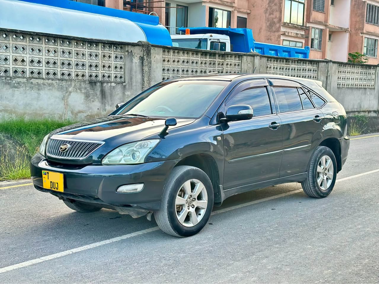 A picture of BEI 23M CALL 0753660303 TOYOTA HARRIER