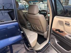 A picture of Limited edition Highlander Car has 6 plugs engine Full leather