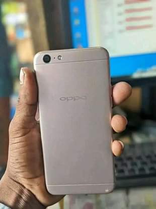 A picture of oy oppo A57 no kpengele gb64 ntak 80k maongrz yapo