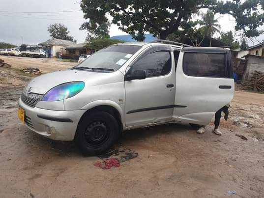 A picture of FUNCARGO YARIS