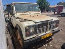 A picture of Land Rover 110 imerudi ilikuwa shamba handeni nauza million 10