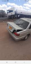 A picture of Carina ipo sokoni bei sawa na bure no BED inatembea