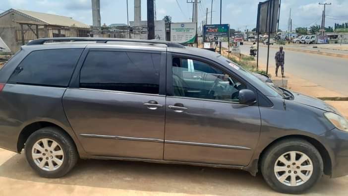 A picture of TODAY DEAL TOYOTA SIENNA 2005 Engine Gear Ac Nothing to