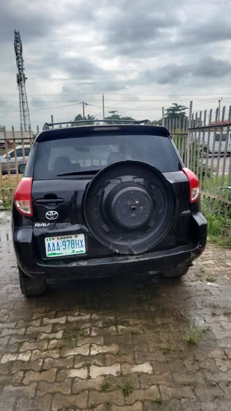 A picture of 2008 rav4