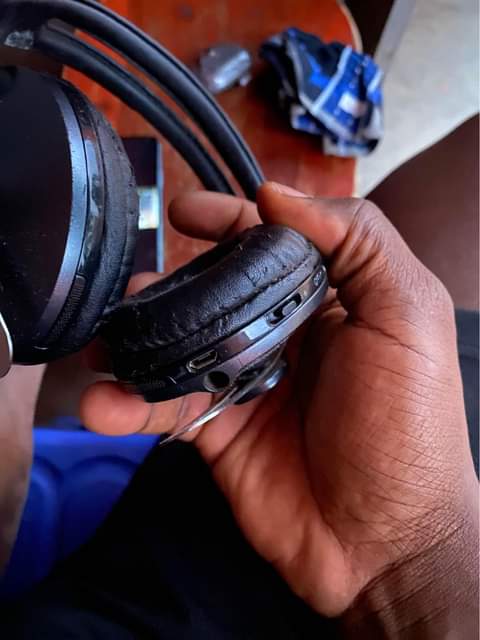 A picture of Original leather Momentum headsets