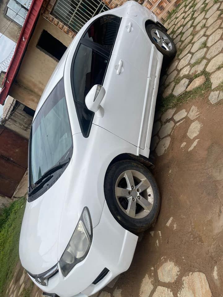A picture of Honda Civic 08.... Auto gear