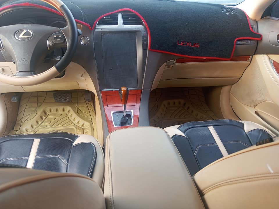 A picture of Lexus ES 350 2010 registered