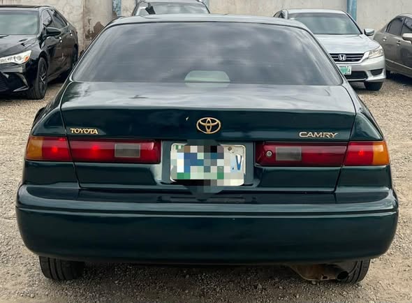 A picture of 2000 Toyota Camry camry pencil