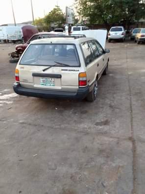 A picture of Toyota Corolla wagon automatic transmission first body pan is available