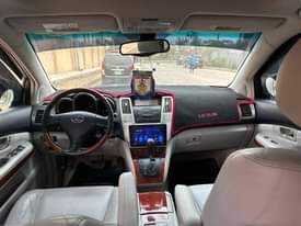 A picture of Lexus RX 330