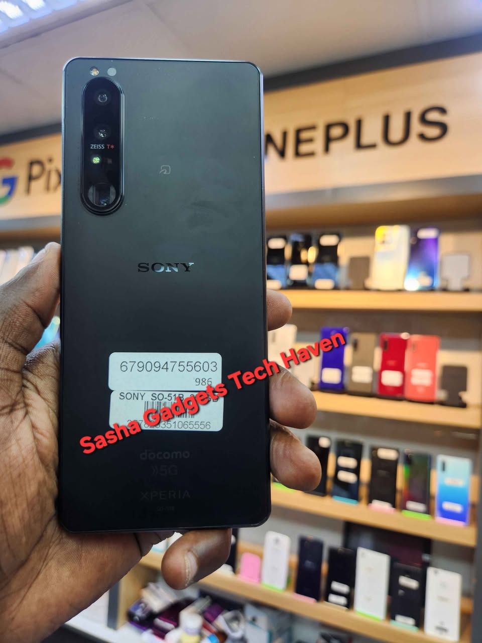 A picture of Sony Xperia 1 mark iii with green line but working