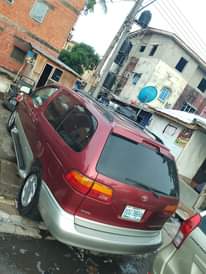 A picture of 1999 Toyota sienna XLE Price 3.2m Location Amuwo odofin Lagos