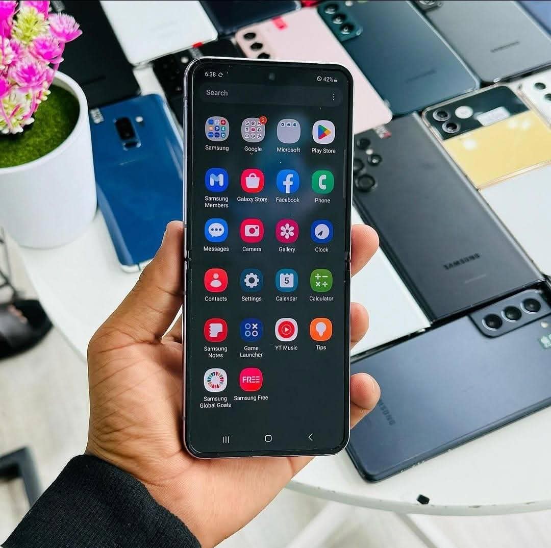 A picture of Samsung Galaxy Z Flip 4 5G